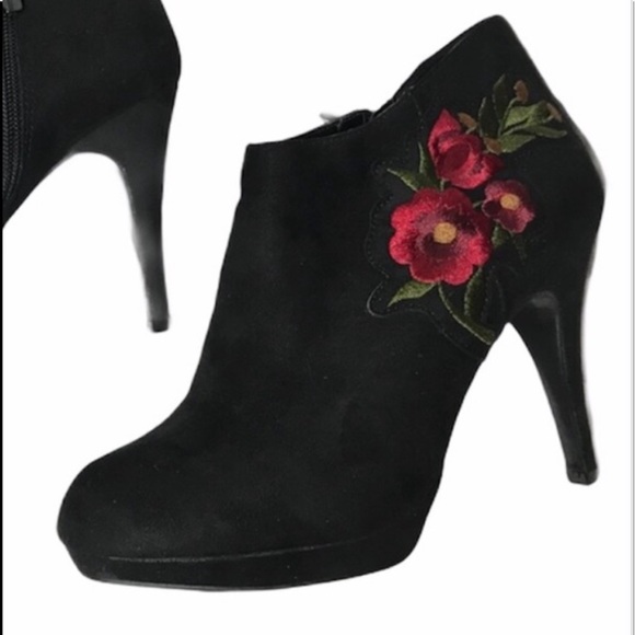 IMPO Black Fuax Suade Floral Embroidered Bootie NWOT - Picture 1 of 10